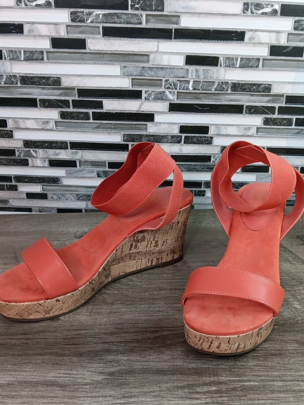 Liz Claiborne Refined Comfort 8.5M Peach Leather Wedges Summer Vibes Wedding